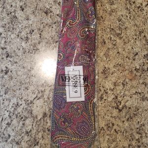 Verse 9 tie with matching pocket square